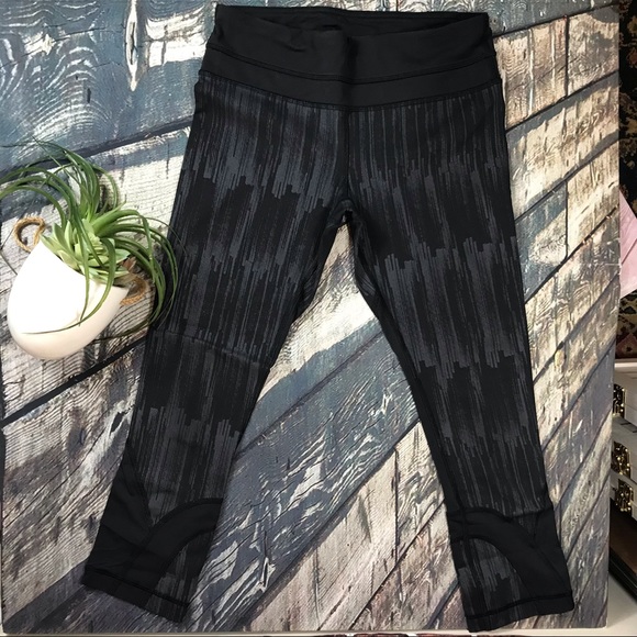 🍀🌸 Lululemon Run Inspire Capri leggings 🌸🍀 - Picture 15 of 16